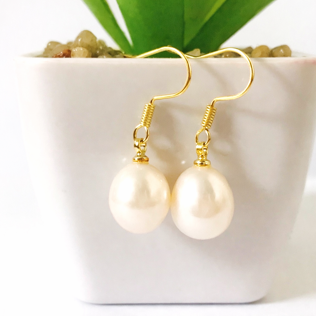 Classic Ivory Pearl Drop Earrings – Simple. Elegant. Timeless.