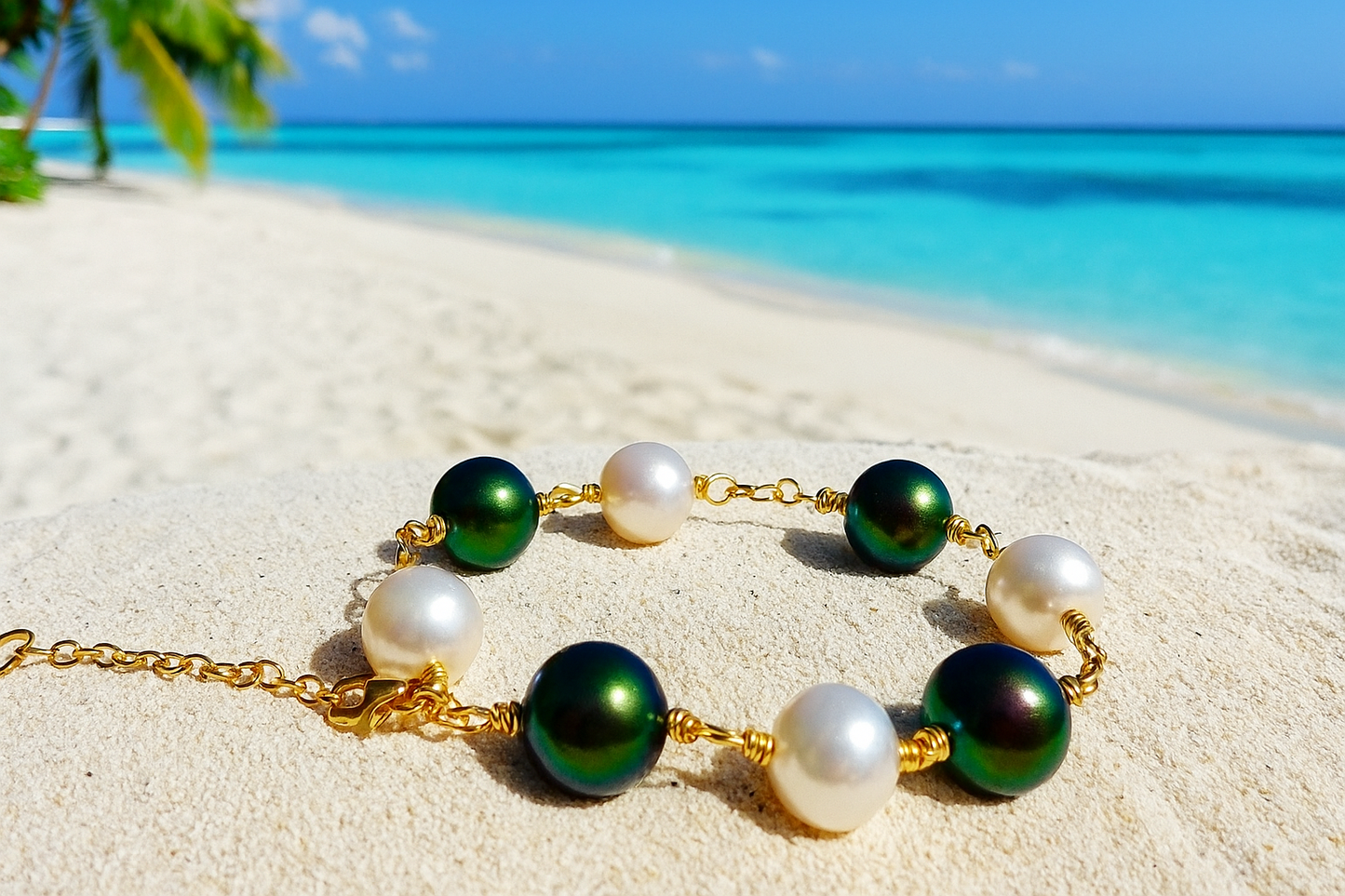 Belle Bracelet – Green & White Pearl Charm
