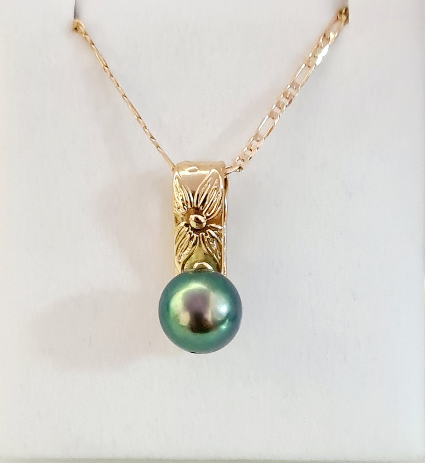 Morinda - Authentic Tahitian Pendant with Chain