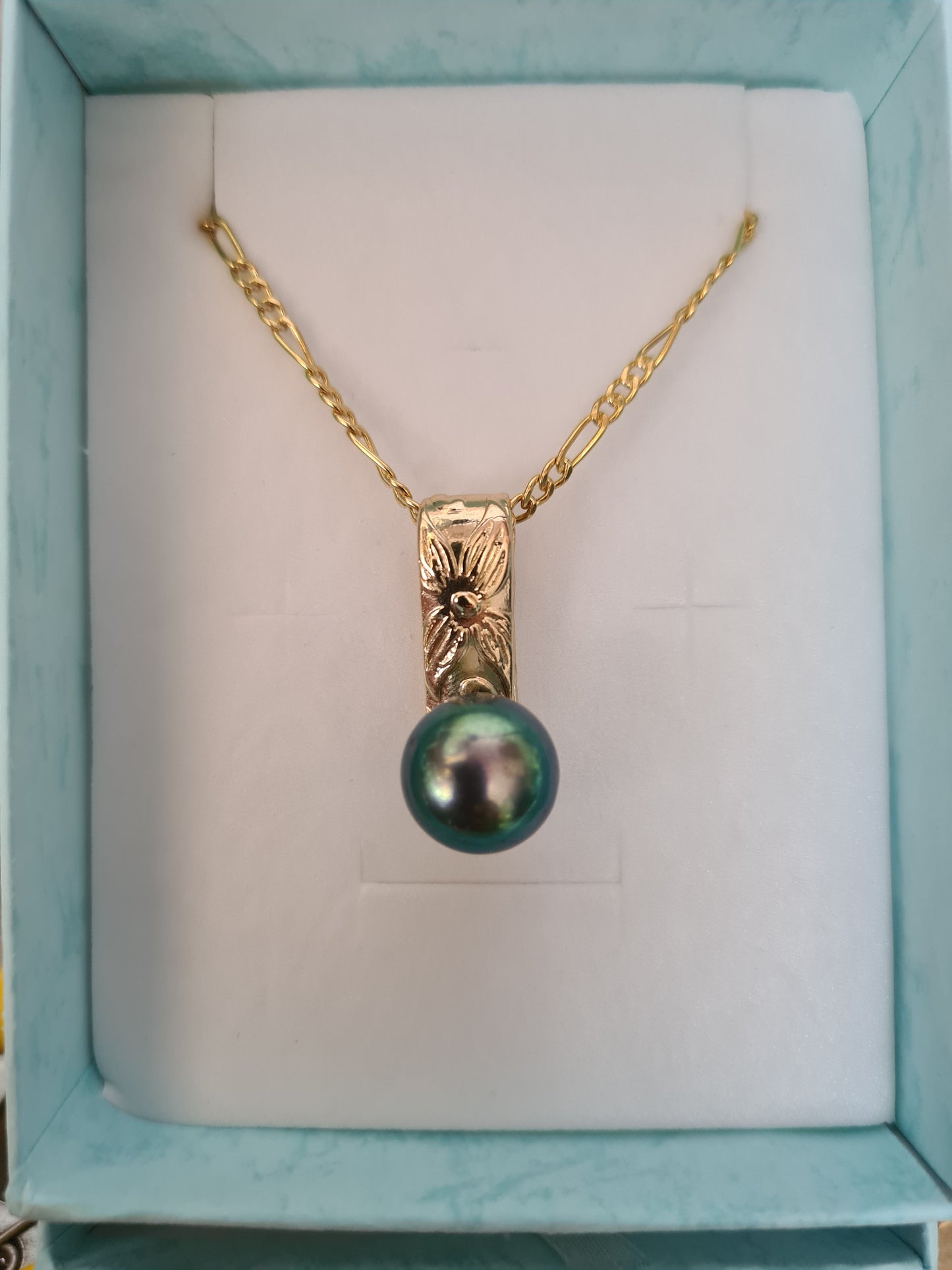 Morinda - Authentic Tahitian Pendant with Chain