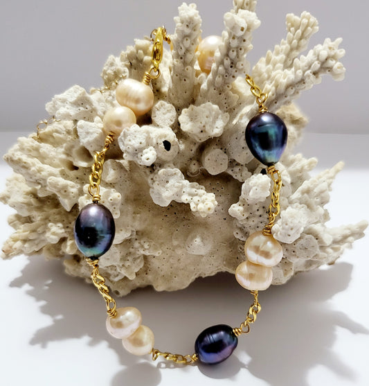 Majla Bracelet - 12mm Black Natural and Duo white freshwater pearls bracelet