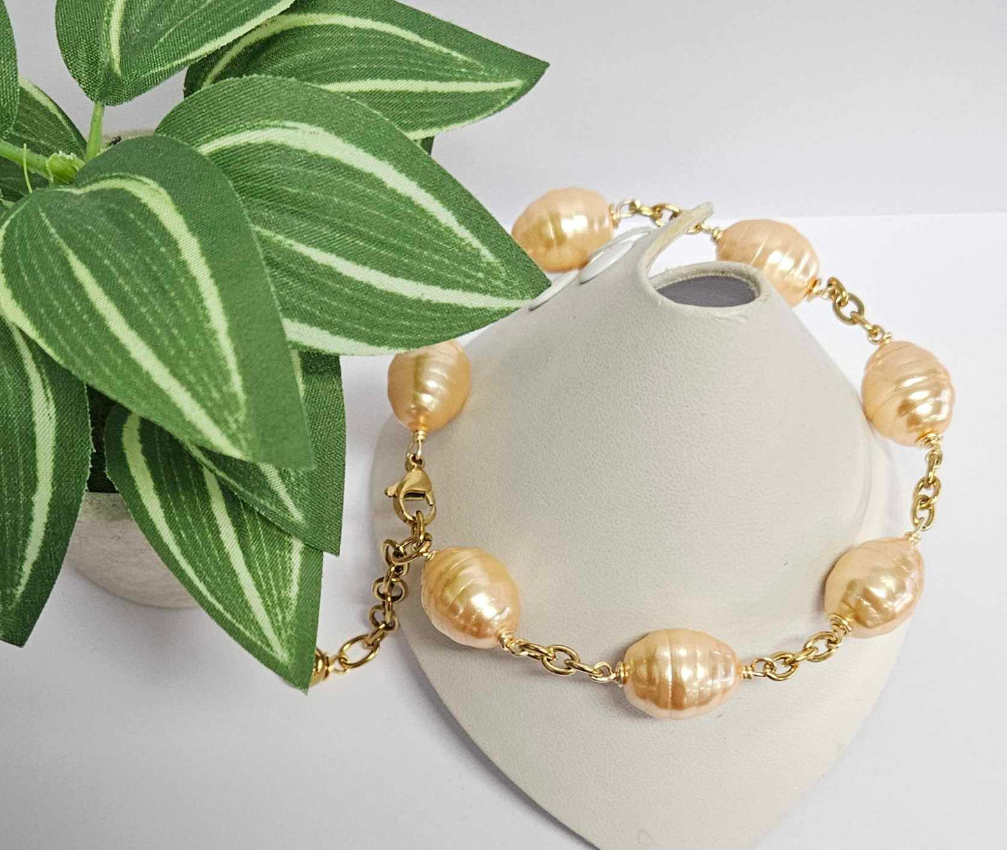 Premium Gold Shell Pearl Bracelet