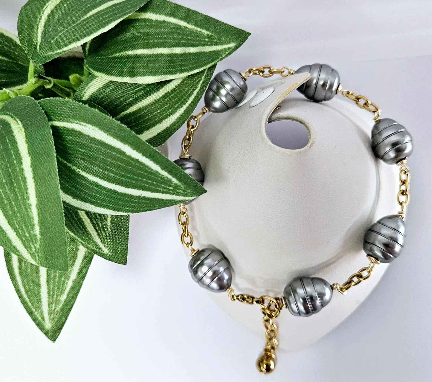 Premium Grey Shell Pearl Bracelet