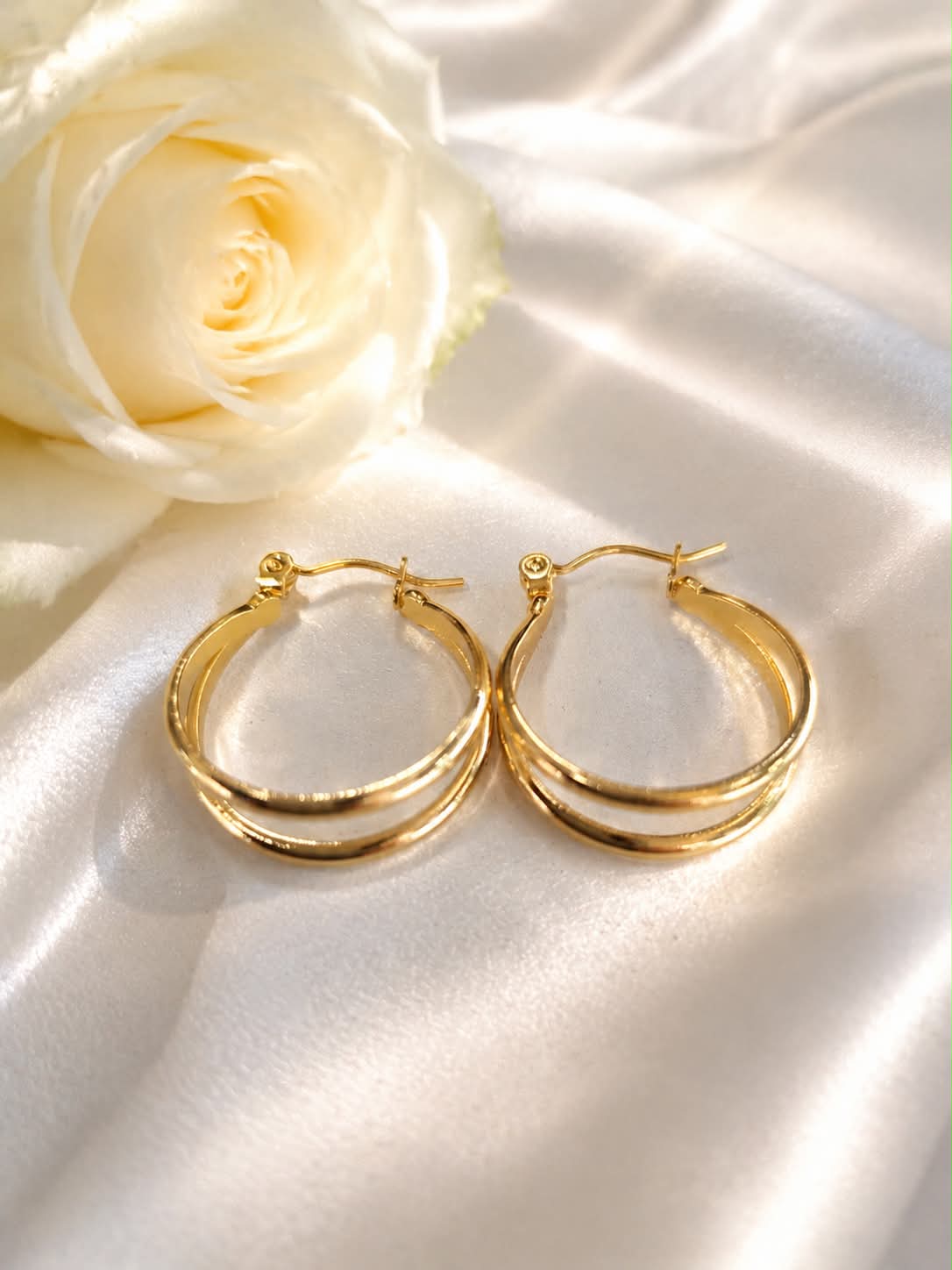 Waterproof Duo Connected Round Hoops Earrings