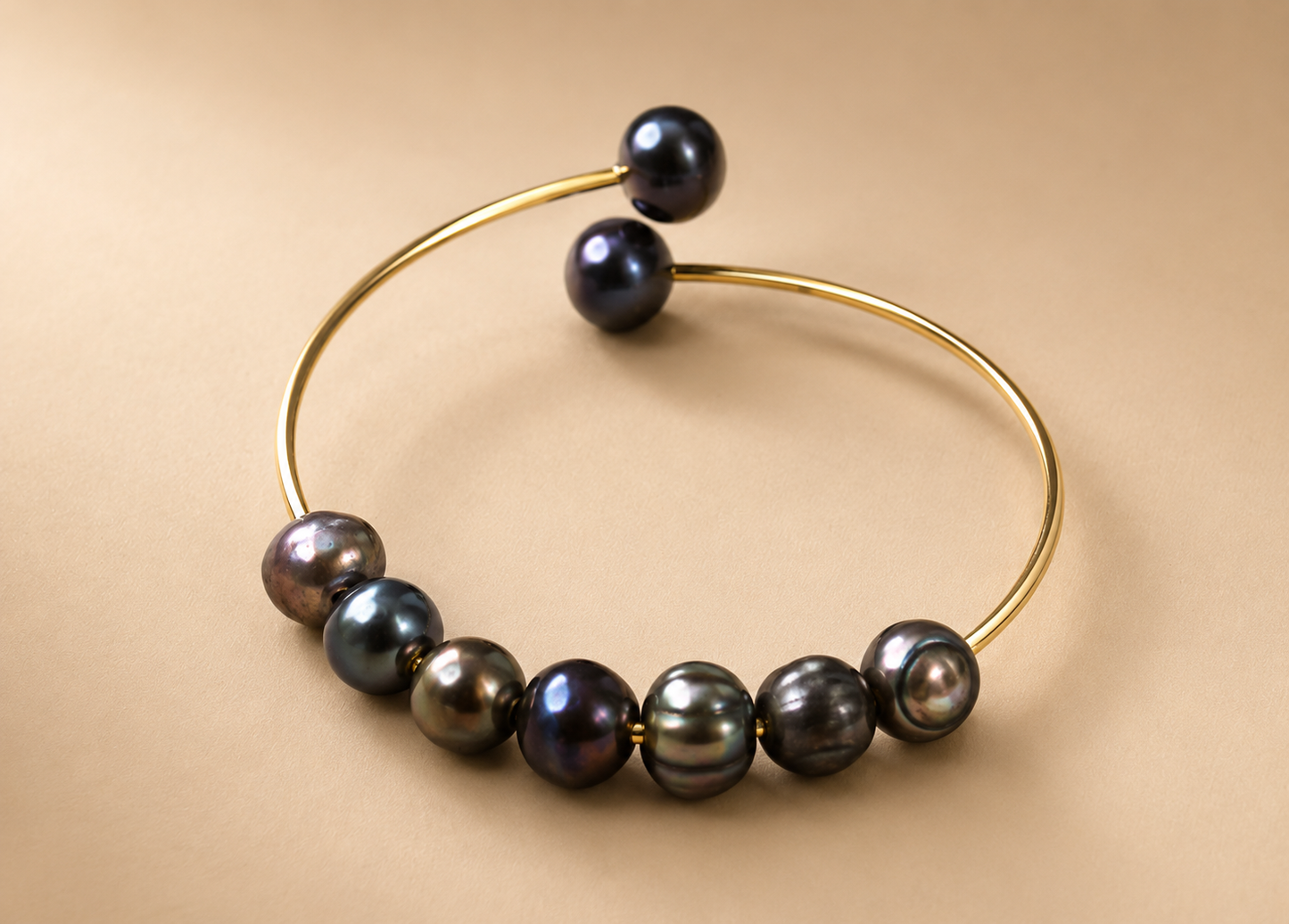 LINA - NATURAL DARK BROWN / BLACK BAROQUE PEARL OPEN BANGLE