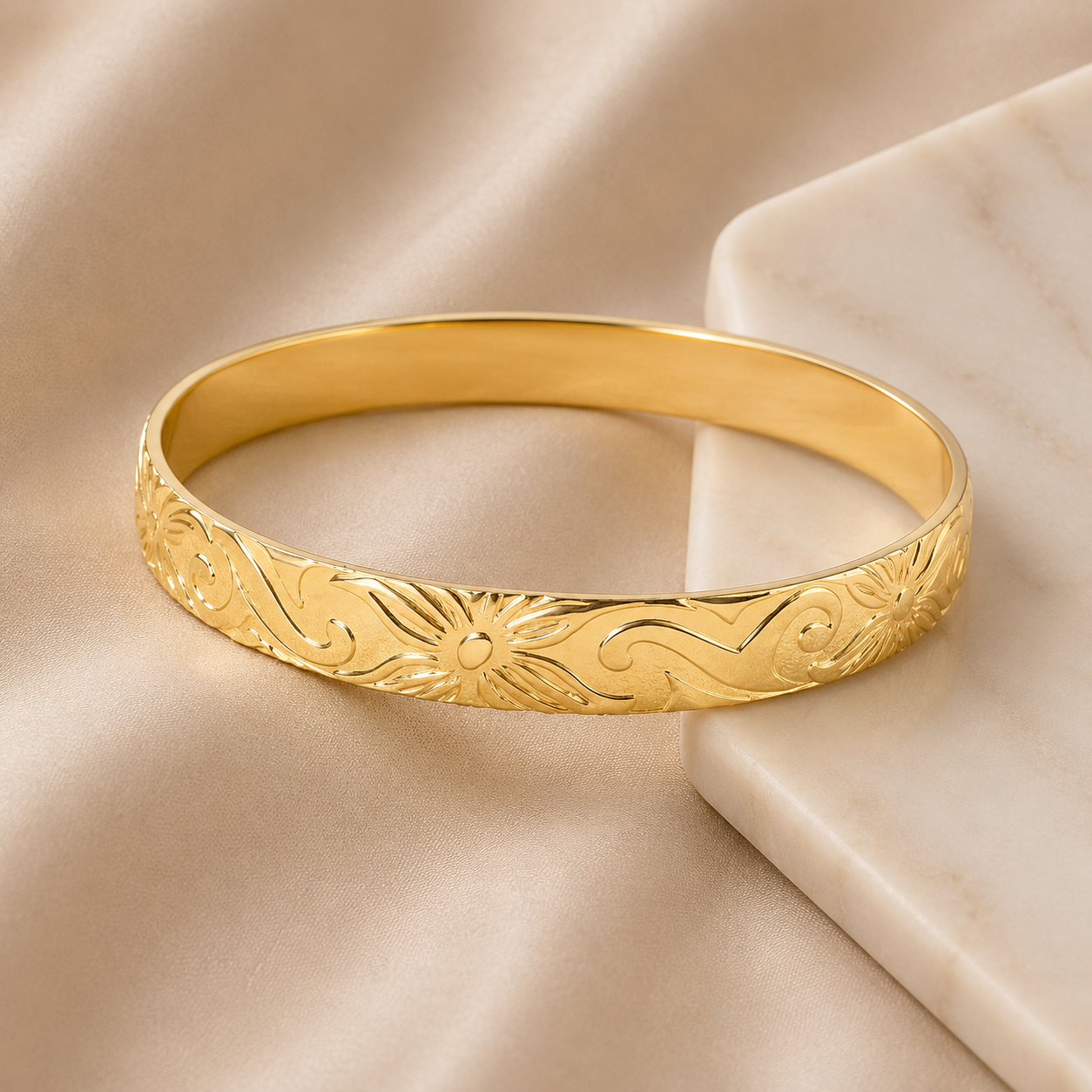 SINALEI – Tribal Luxe Gold Bangle