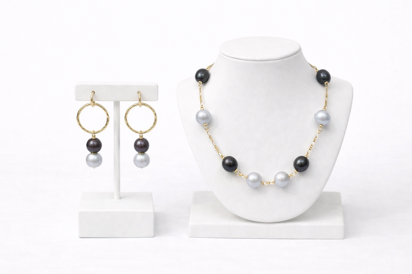 Classic Black & Iridescent Blue Pearl Set – Effortless Sophistication