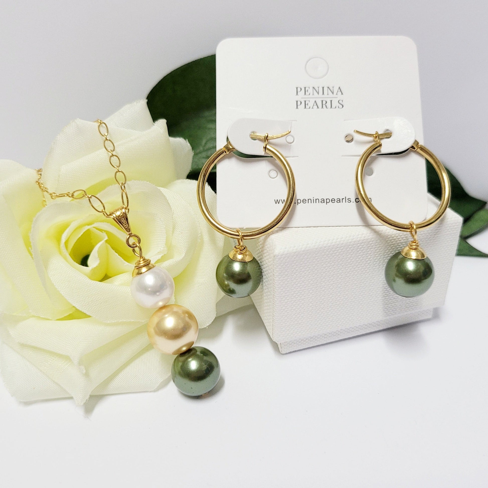 Madelyne Tripple Pearls Pendant Swarovski Pearl Set – Penina