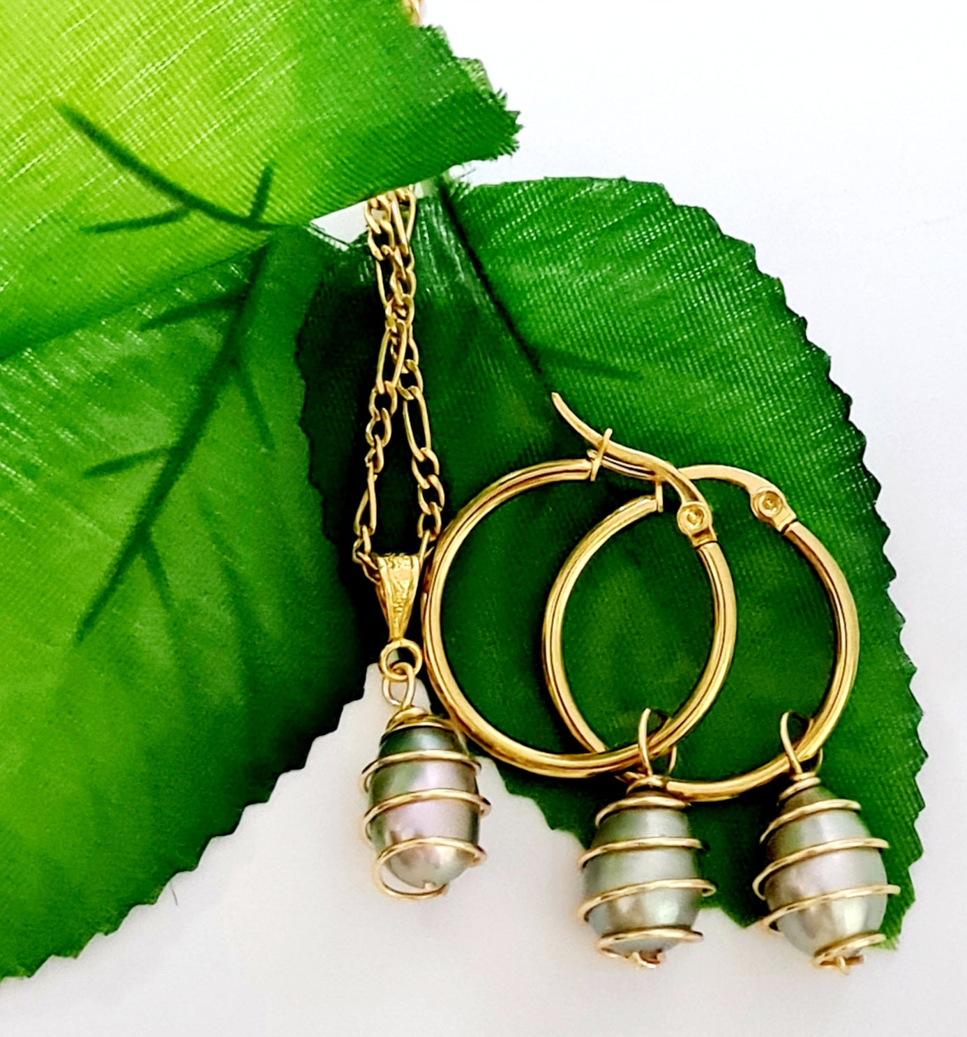 Evelyn set- Grey Freshwater Caged/Spiral Pearl's Set