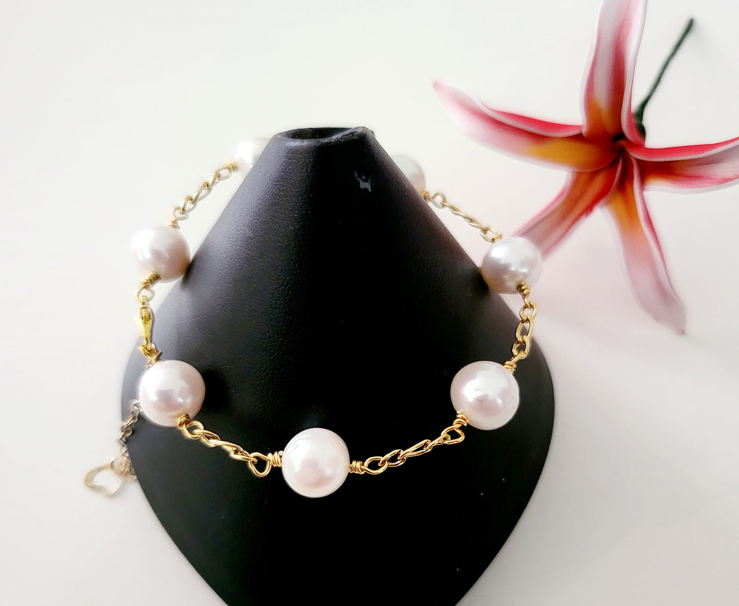 SOFIA - NATURAL WHITE BAROQUE PEARL BRACELET