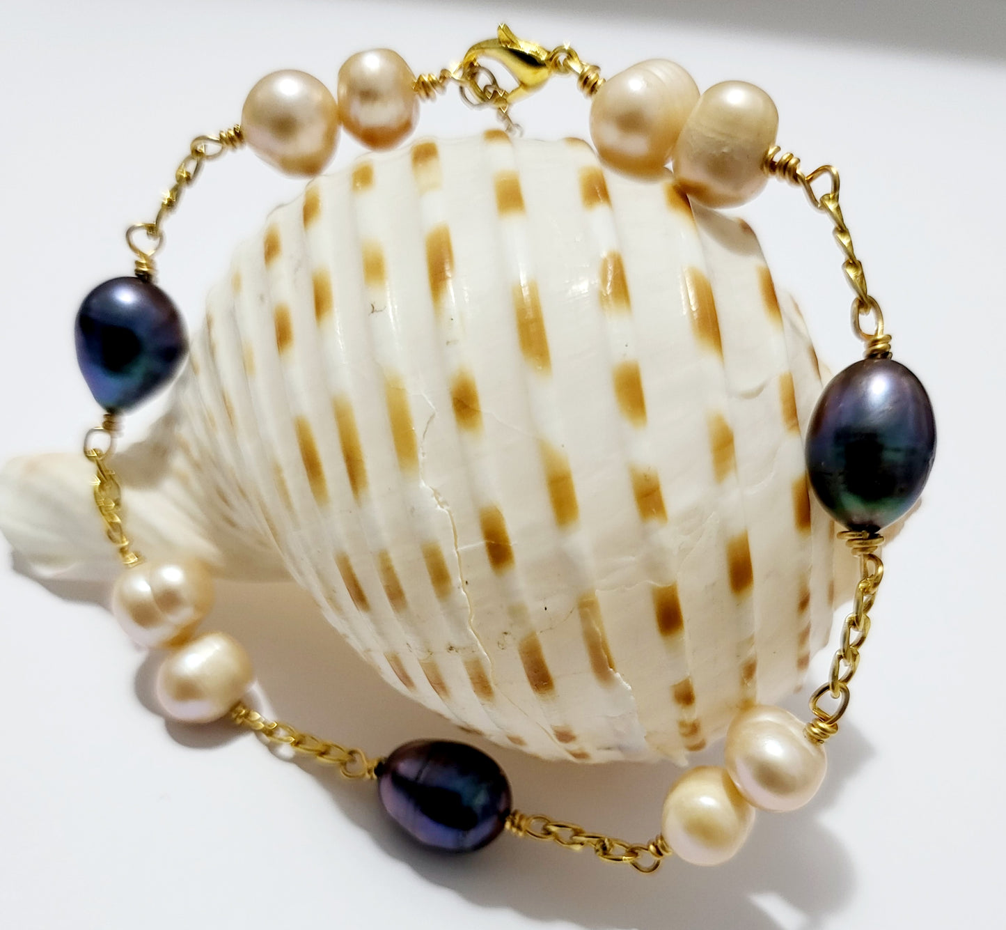 Majla Bracelet - 12mm Black Natural and Duo white freshwater pearls bracelet