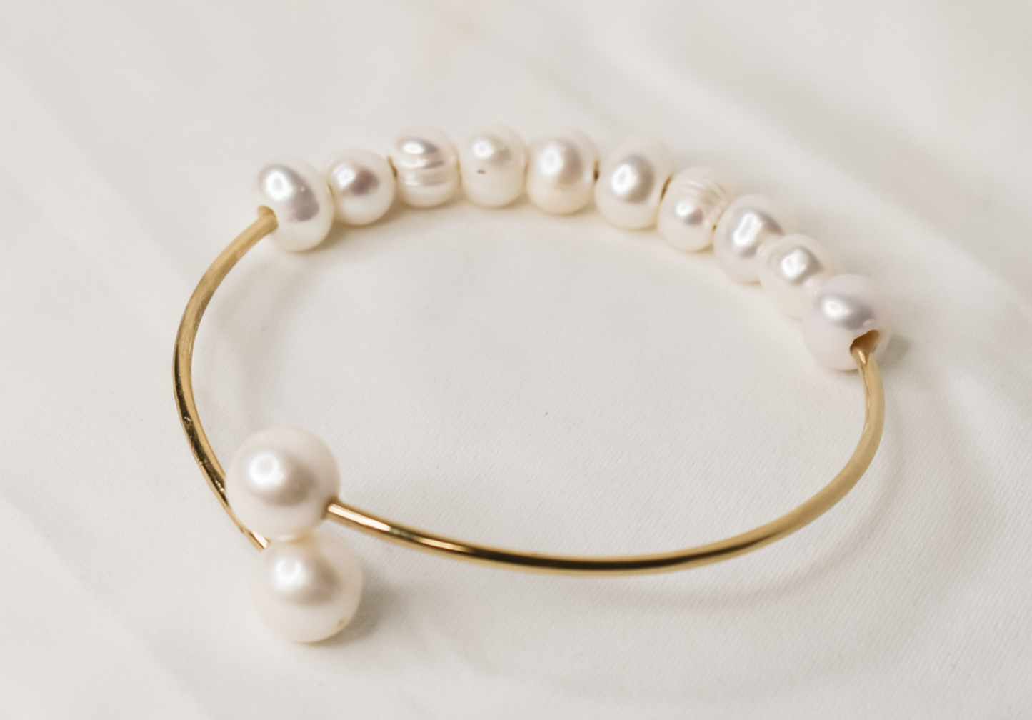 LINA 2 - NATURAL WHITE BAROQUE PEARL OPEN BANGLE
