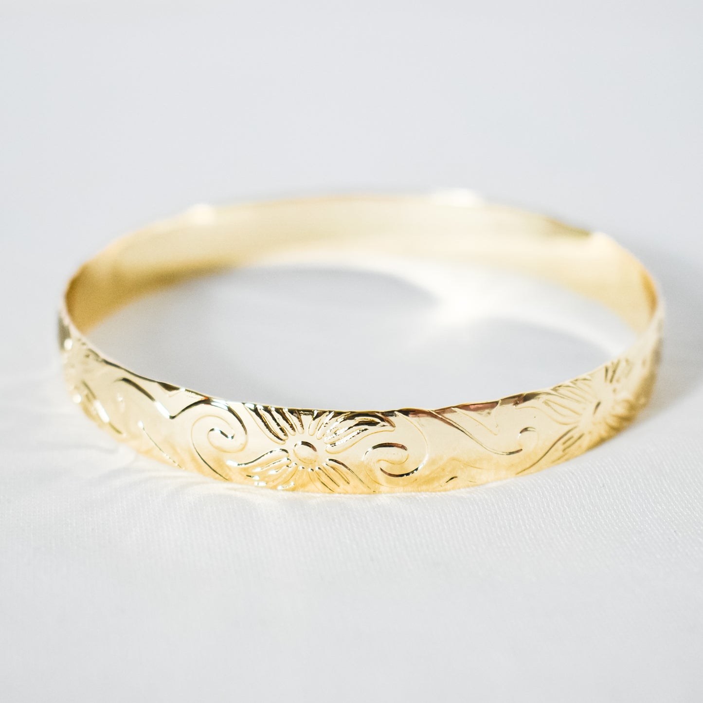 SINALEI - Brand New Island Style Tribal Pattern Gold-Filled Bangle