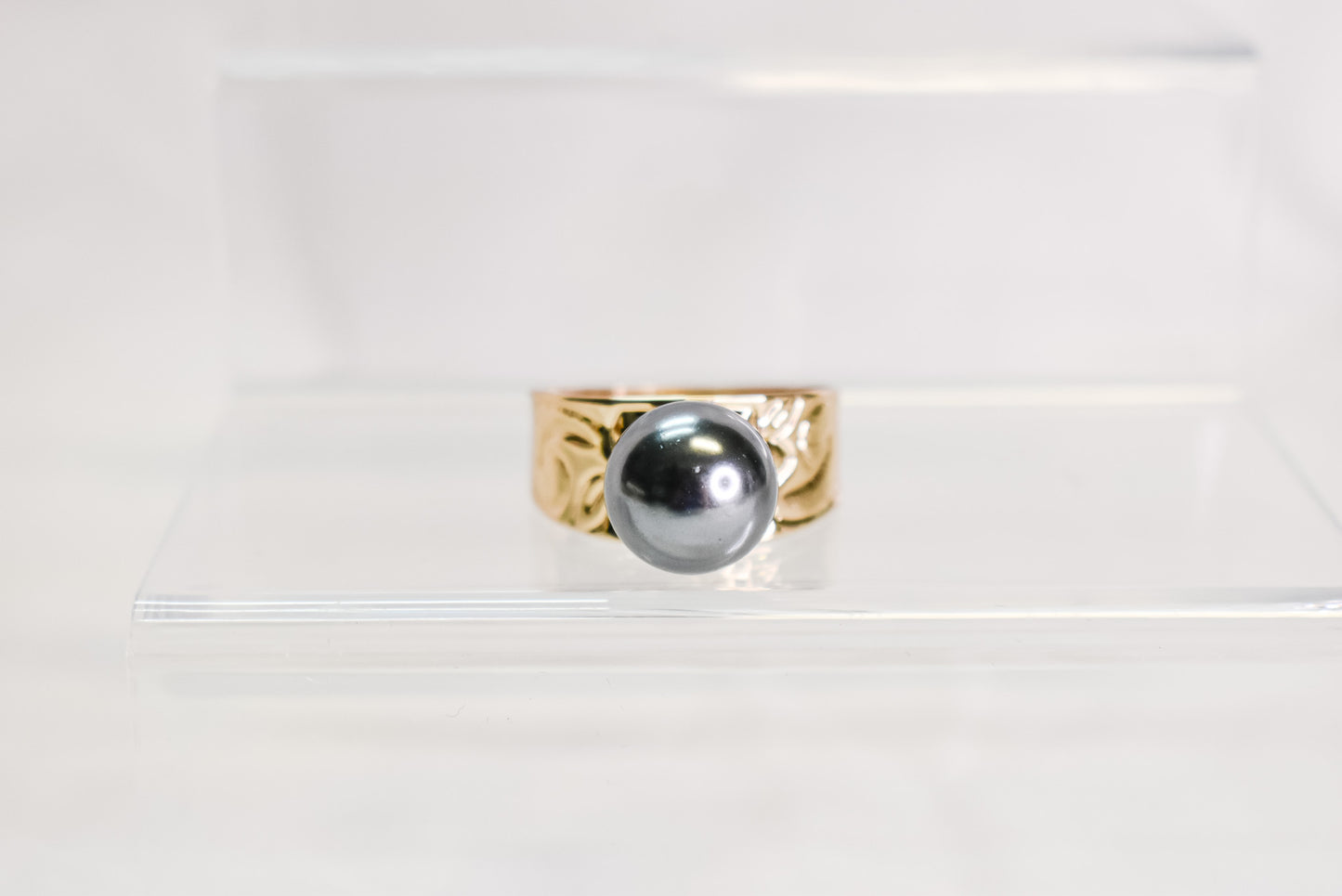 ROSA BLACK SHELL PEARL X GOLDFILLED RING