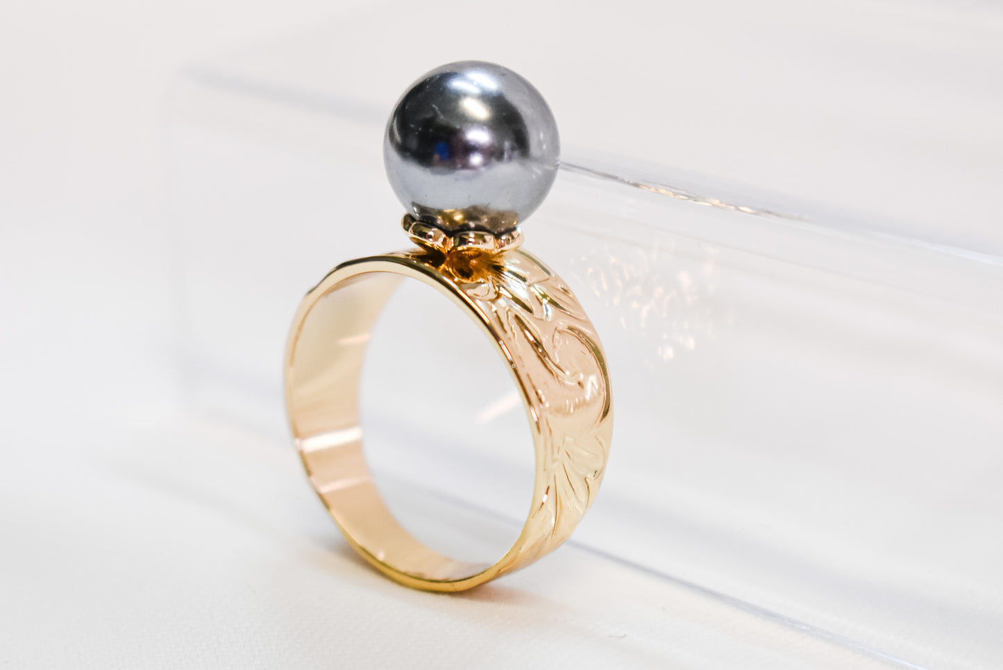 ROSA BLACK SHELL PEARL X GOLDFILLED RING