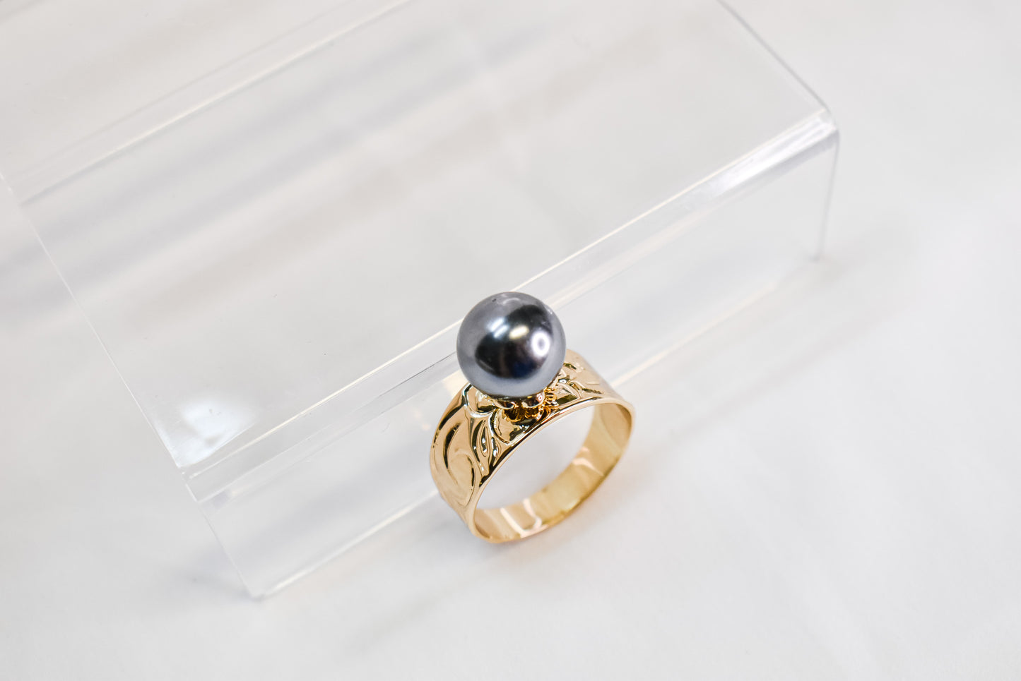 ROSA BLACK SHELL PEARL X GOLDFILLED RING