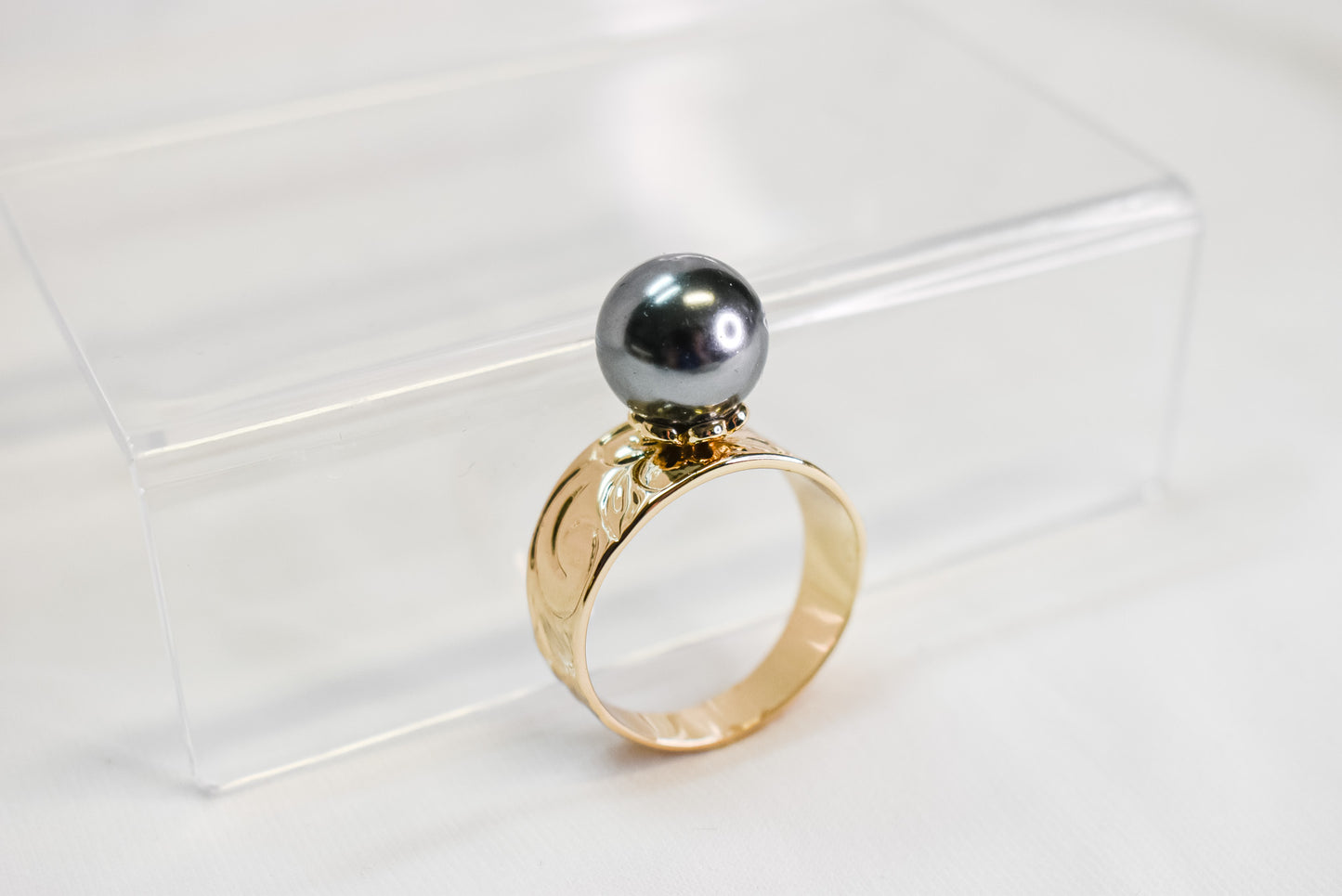ROSA BLACK SHELL PEARL X GOLDFILLED RING